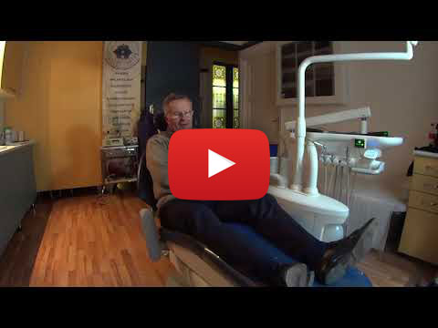 70 éves foghiányos férfi páciens