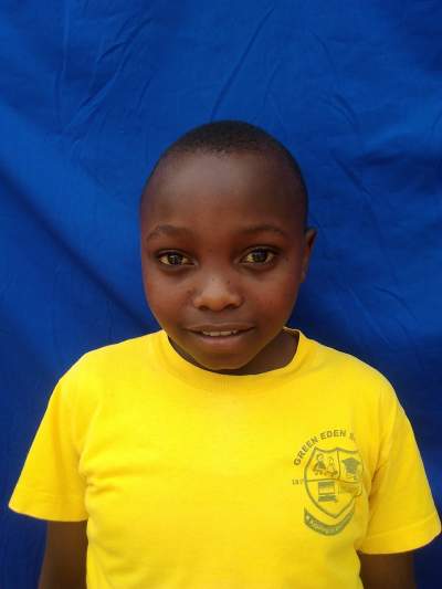 Gyermek az afrikai Green Eden táborából