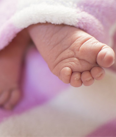 Újszülött baba lába.